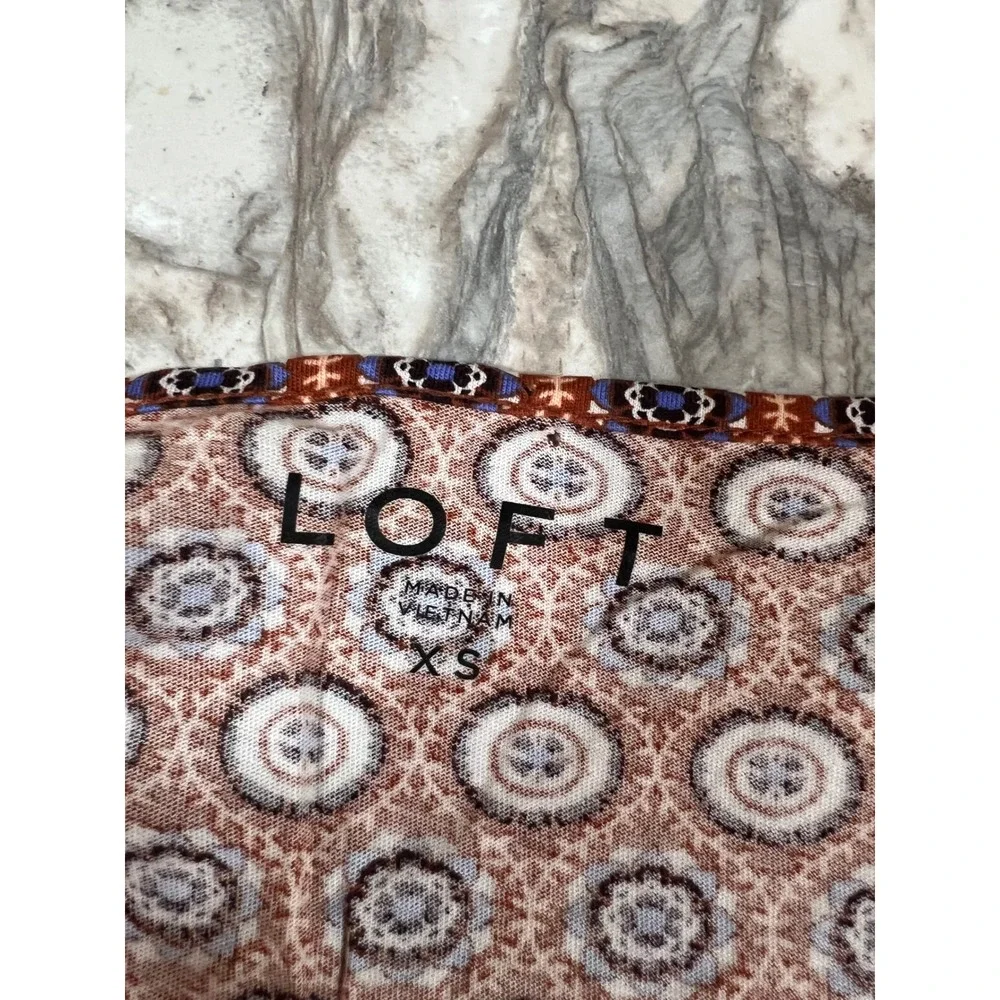 LOFT Womens XS Brown Blue Geometric Medallion V-Neck Long Sleeve Cotton Top